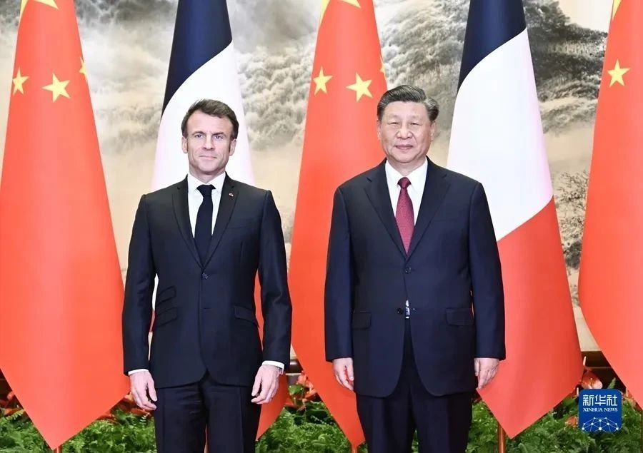 Holds Talks with French President Macron(图1)
