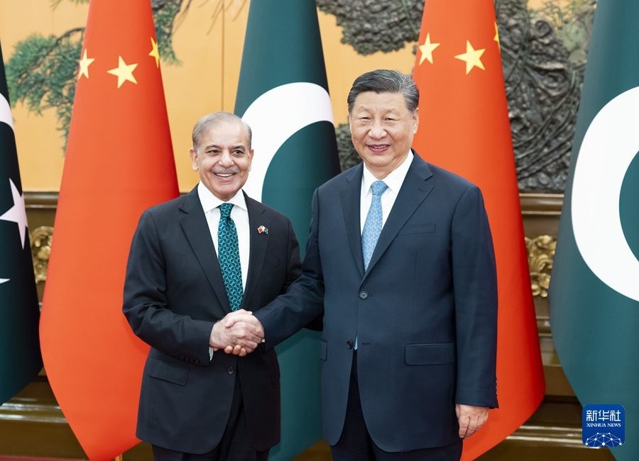 Meets with Pakistani Prime Minister Shehbaz S