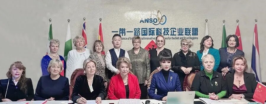 Visits the Silk Road Dialogue Committee