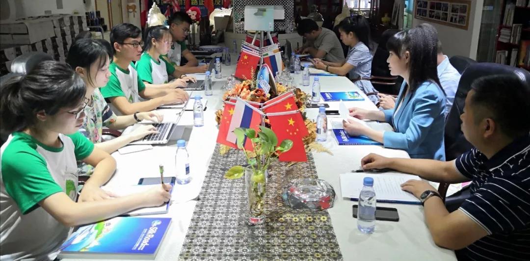 The Summer Social Practice Team of ECUST Came to Association(图2)